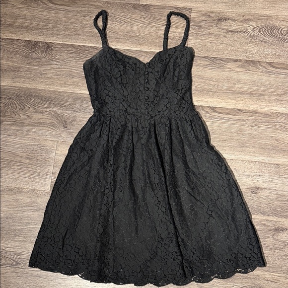 Elegant Talula Debutant Black Lace Dress - Picture 3 of 9
